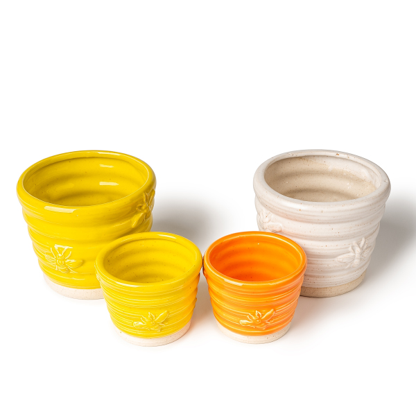 Vill du lyfta ditt utrymme och din presentupplevelse? Prova denna bivaxkeramiska ljusburk med bedårande bidetaljer!