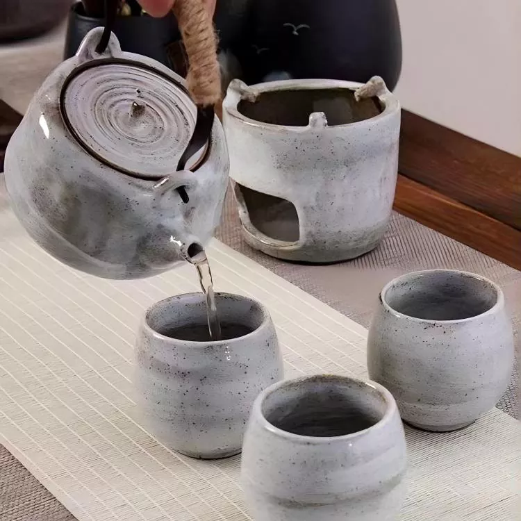 Traditionell tekoppset med tekanna